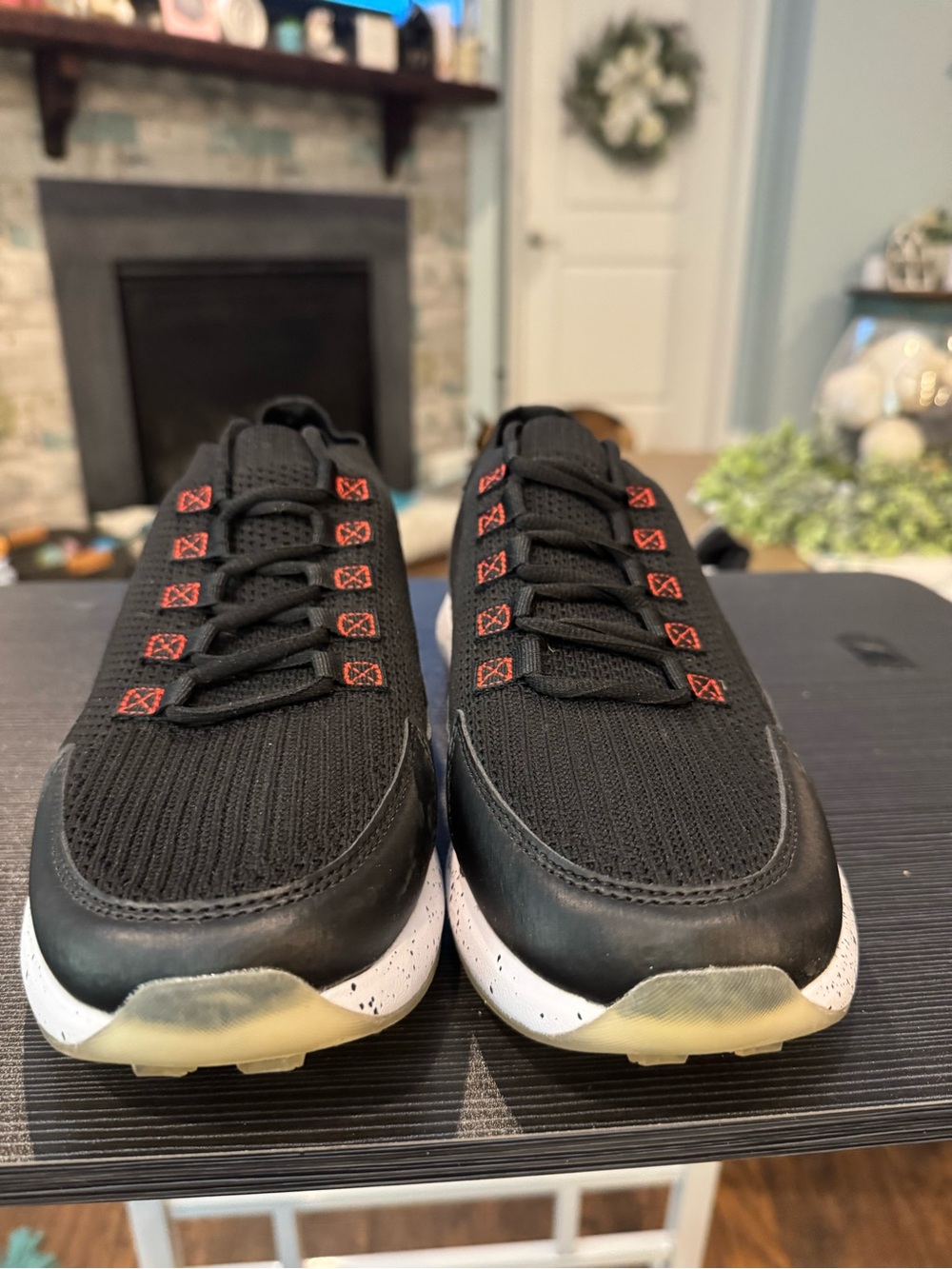Men's Black Athletic Stroll Golf Shoes with Red Stitch Accents